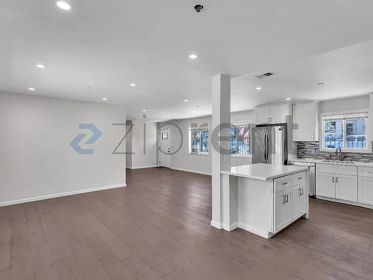 2273 E 23rd St #2273 — Photo 8