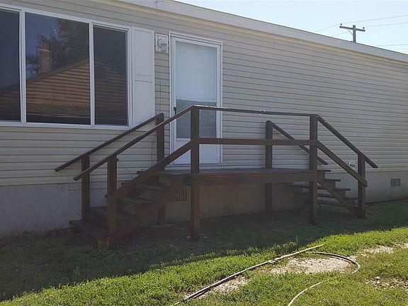 2nd image of 206 1st St E