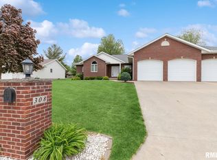 308 N 9th St, Fulton, IL 61252