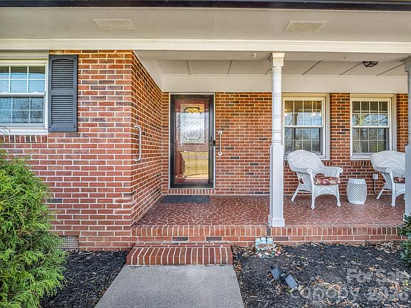 3rd image of 1100 Old Stonecutter Rd