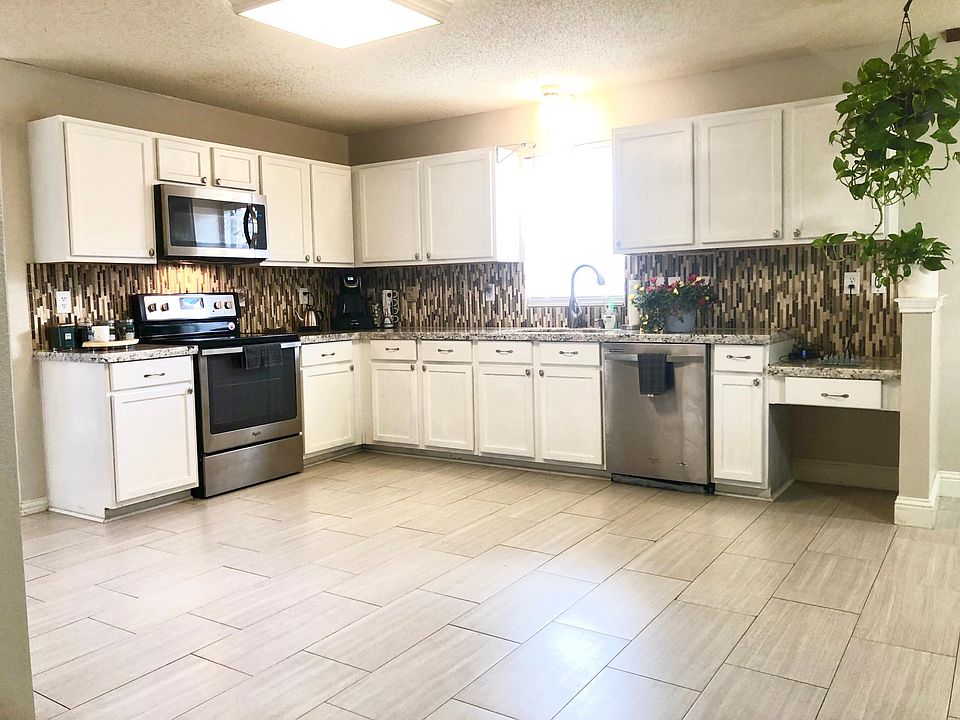 1st image of 4403 Courtside Dr