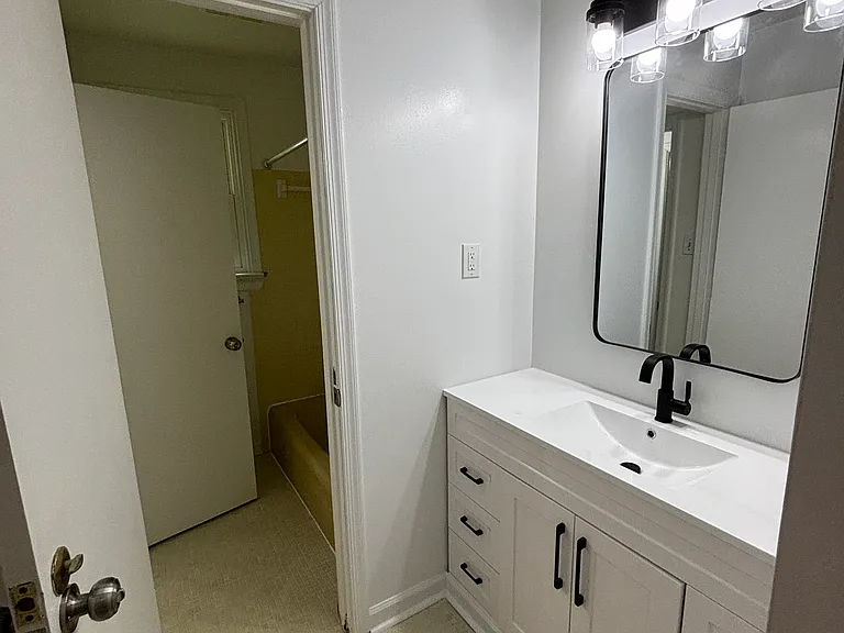 1/2 Bath