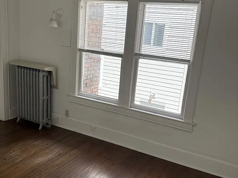 220 Belmont Ave E — Photo 19