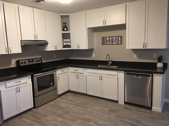 4th image of 932 E 6th Pl