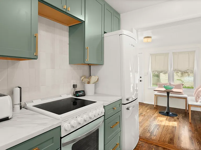 1023 E 22nd Ave — Photo 18
