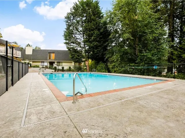 9809 NE 124th St APT 302, Kirkland, WA 98034