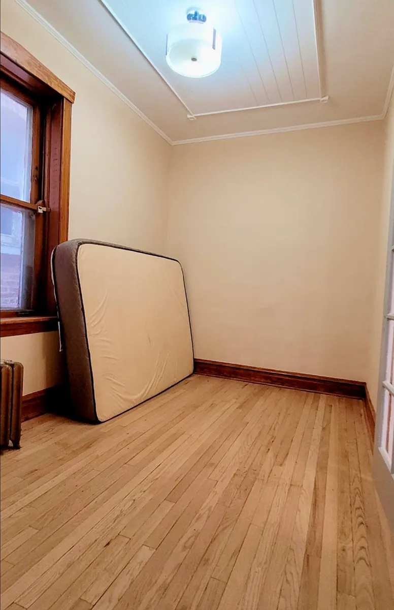 Building Photo - 4437 S Artesian Ave #1