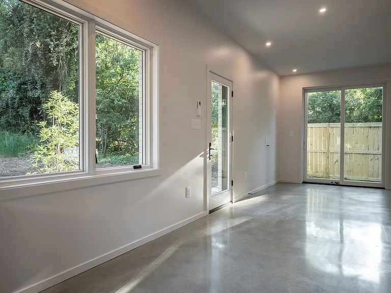 297 Morton Ave #BACK HOUSE — Photo 5