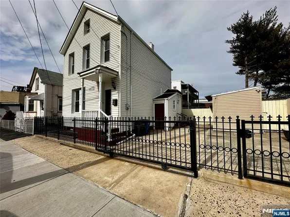 27 Johnston Ave, Kearny, NJ 07032