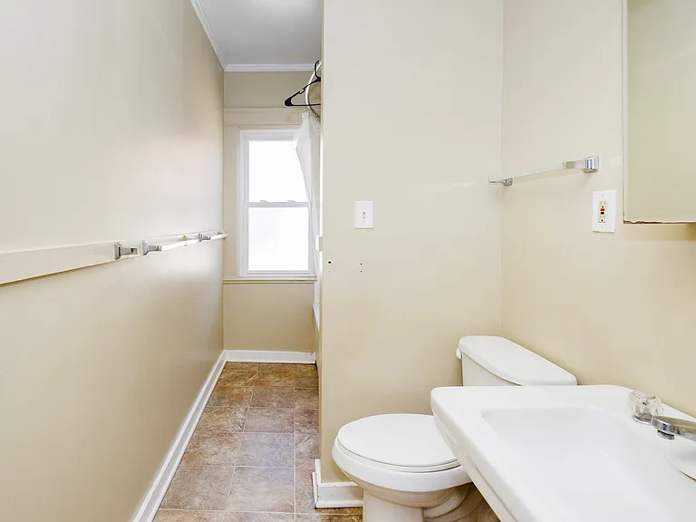 2658 Hampshire Rd — Photo 8