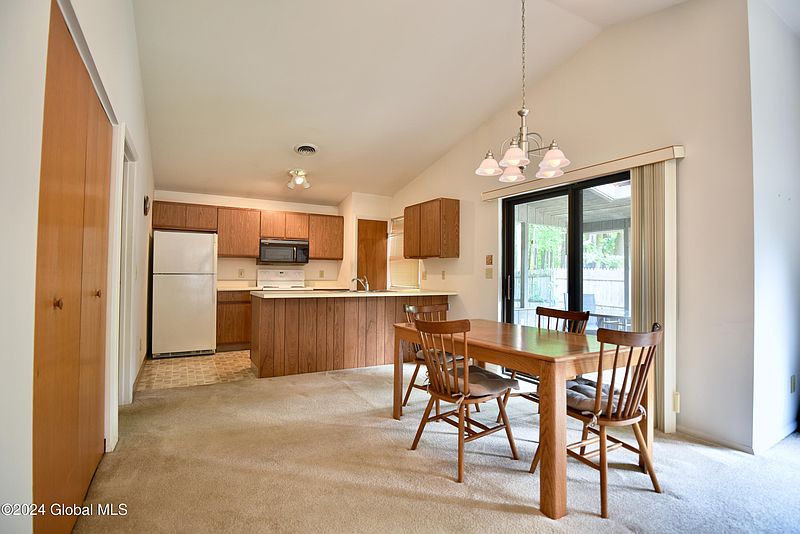 3rd image of 79 Wake Robin Road