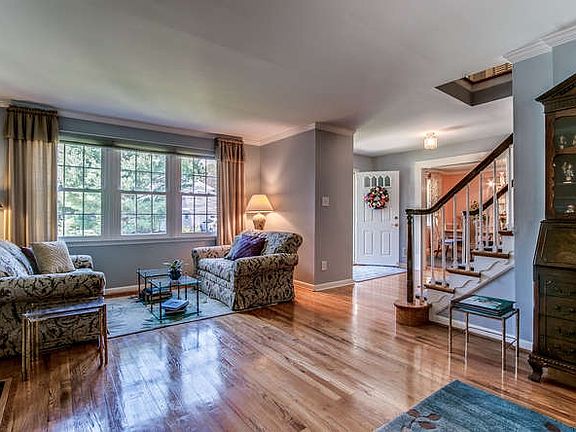 3rd image of 2811 Bodine Dr