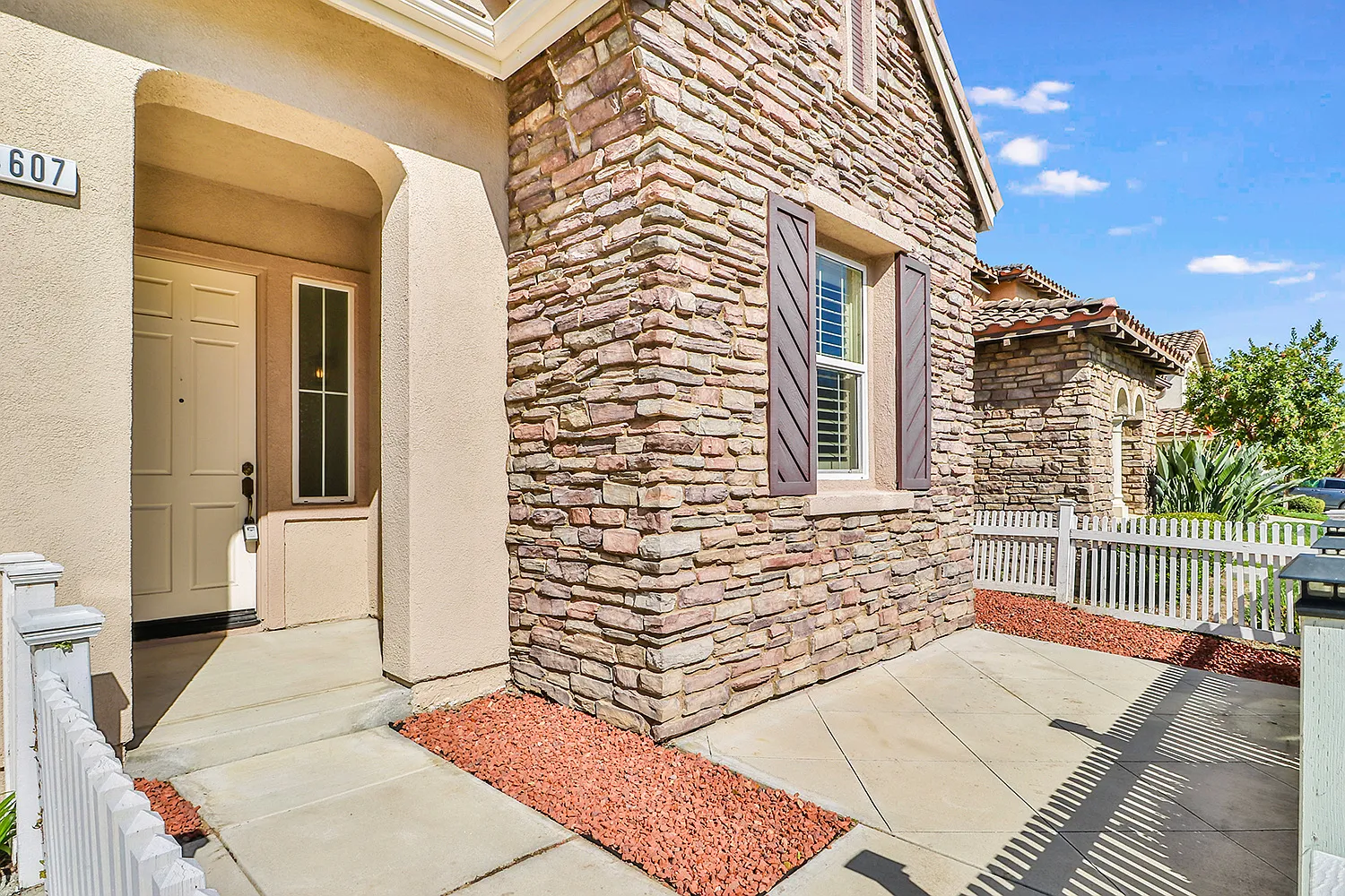3 bed, 1963 sqft, $4,200 — Photo 2