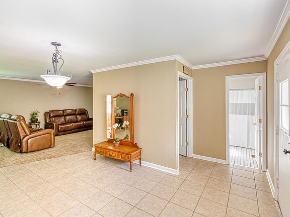 5th image of 204 Dogwood Ave