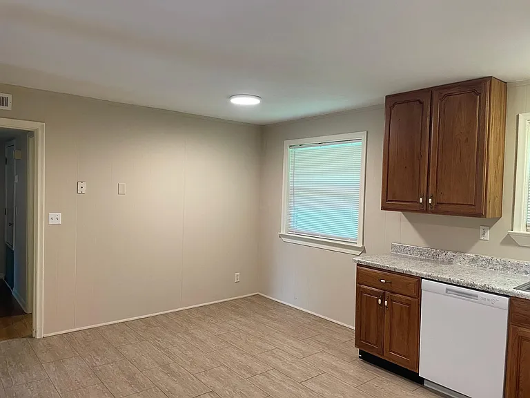 4638 Fall Creek Rd — Photo 2