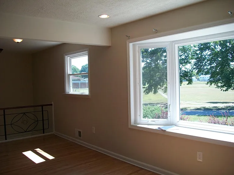 2421 Newell Dr — Photo 6