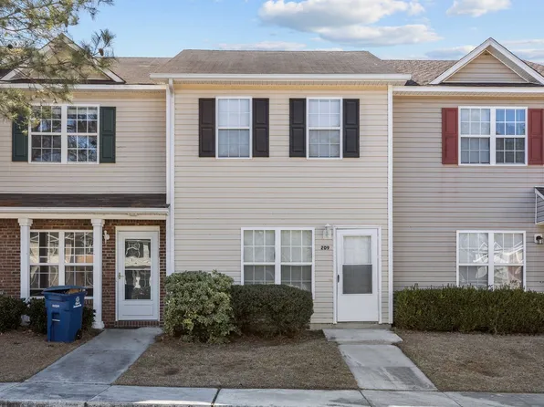 209 Pinegrove Ct, Jacksonville, NC 28546