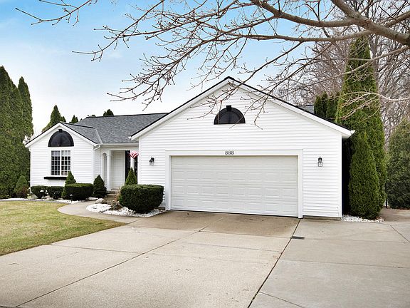 3rd image of 888 Scott Woods Dr NE