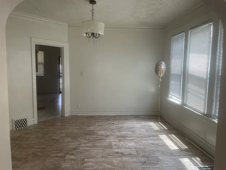 7541 S Rhodes Ave — Photo 8