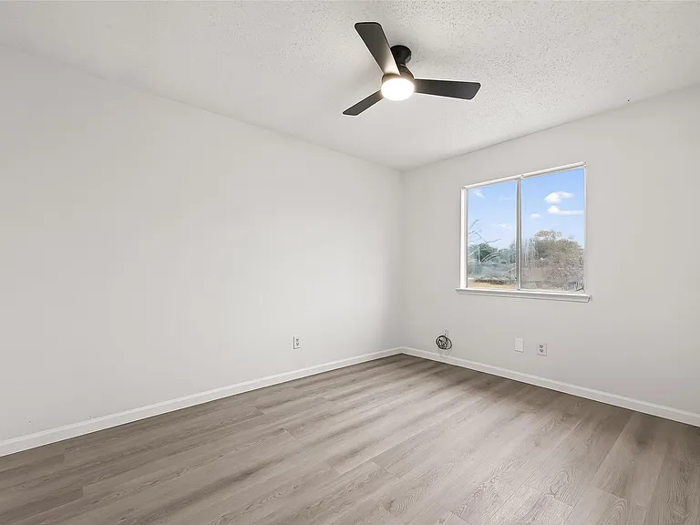7523 La Place Dr — Photo 22