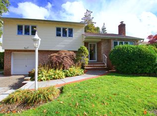 65 Russell Rd, Garden City, NY 11530