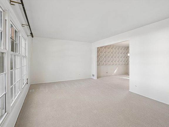 5th image of 5 Malvern Ln