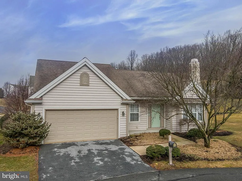 310 Charleston Ln photo 1