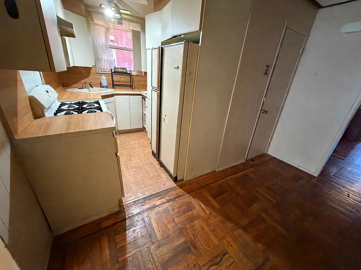 3 bed, 1140 sqft, $2,650 — Photo 3