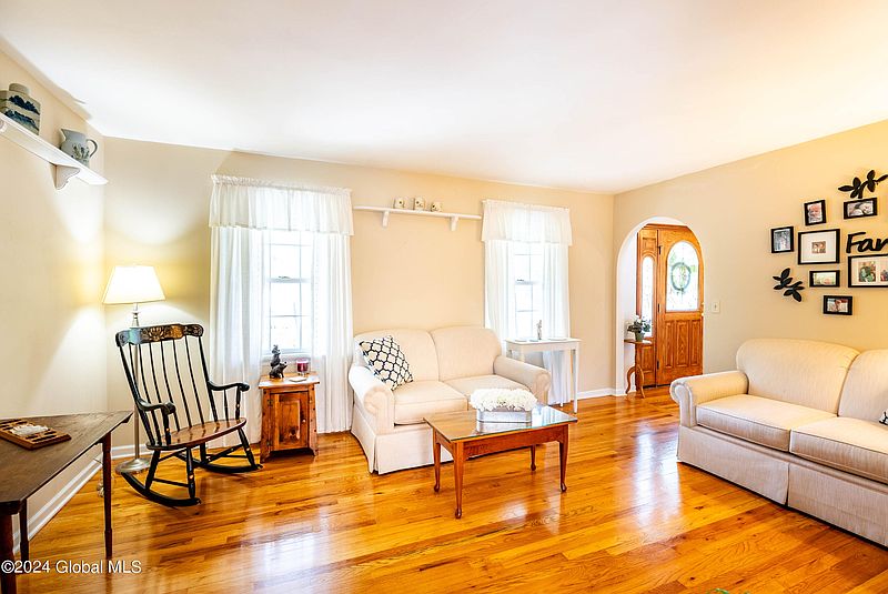 4th image of 29 Henkes Lane