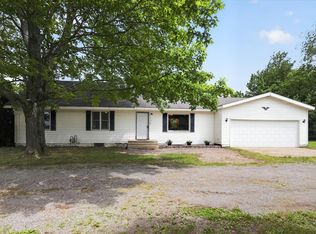 61384 Oak Rd, South Bend, IN 46614