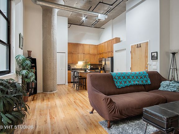 3rd image of 758 N Larrabee St APT 225