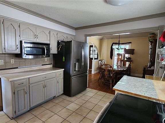5th image of 2309 SW Paris Dr