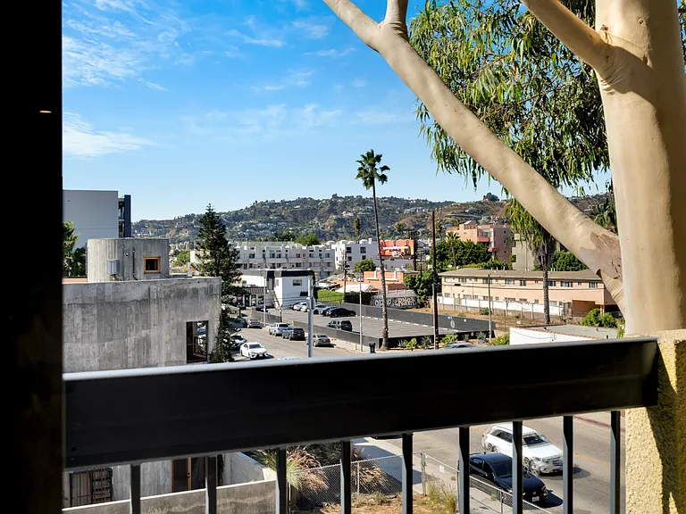 RENOVATED 1 BED 1 BATH - UNIT #309 TOP FLOOR