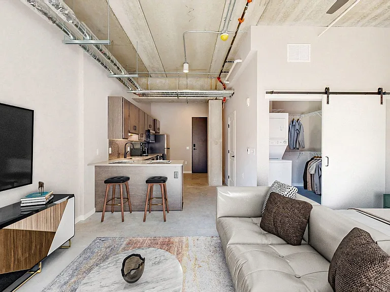 Oriole | Studio