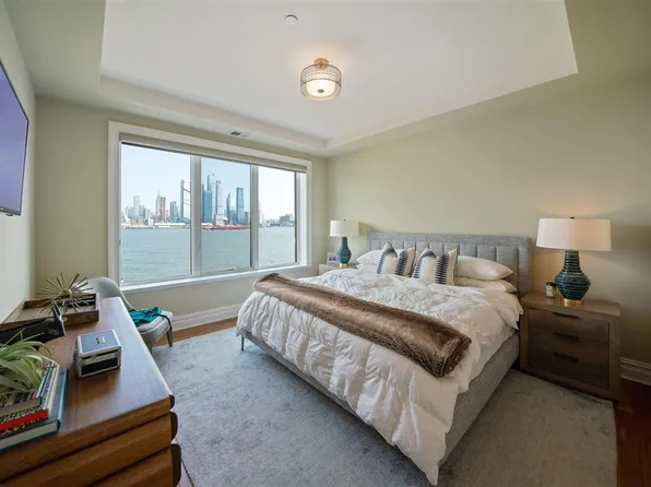 250 Henley Place image 4 of 6