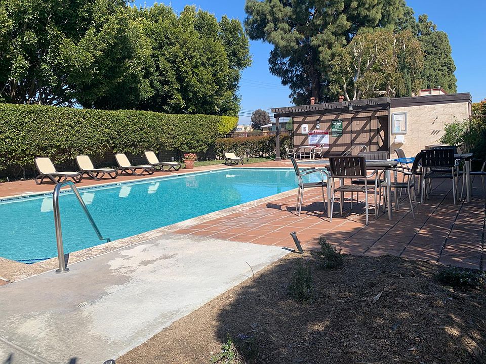 1st image of 4432 Emerald St #16
