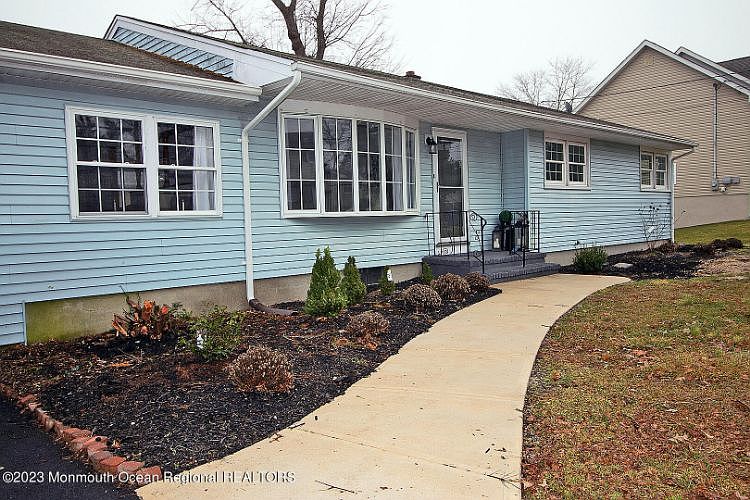 1st image of 551 Vine Ave