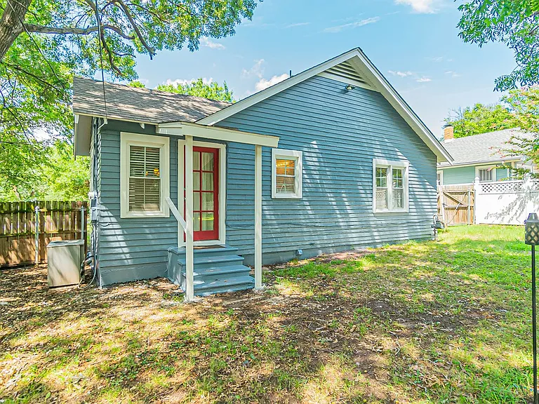 628 W Comanche St — Photo 29