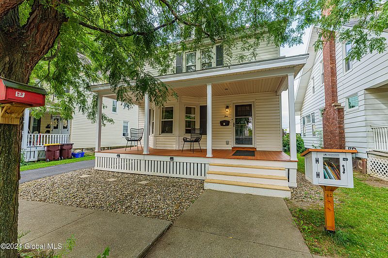 2nd image of 5 Woodrow Court