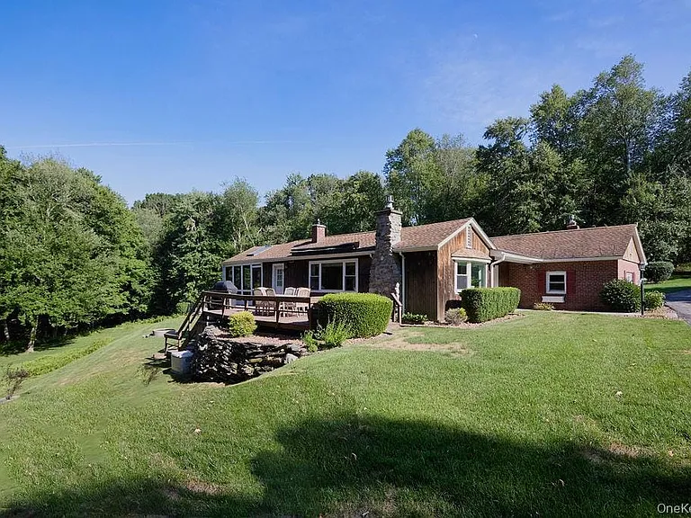 116 School House Ln — Photo 1