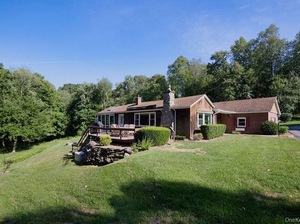 116 School House Ln