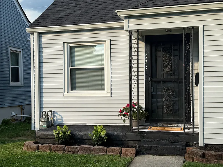 1523 Wurtele Ave — Photo 4
