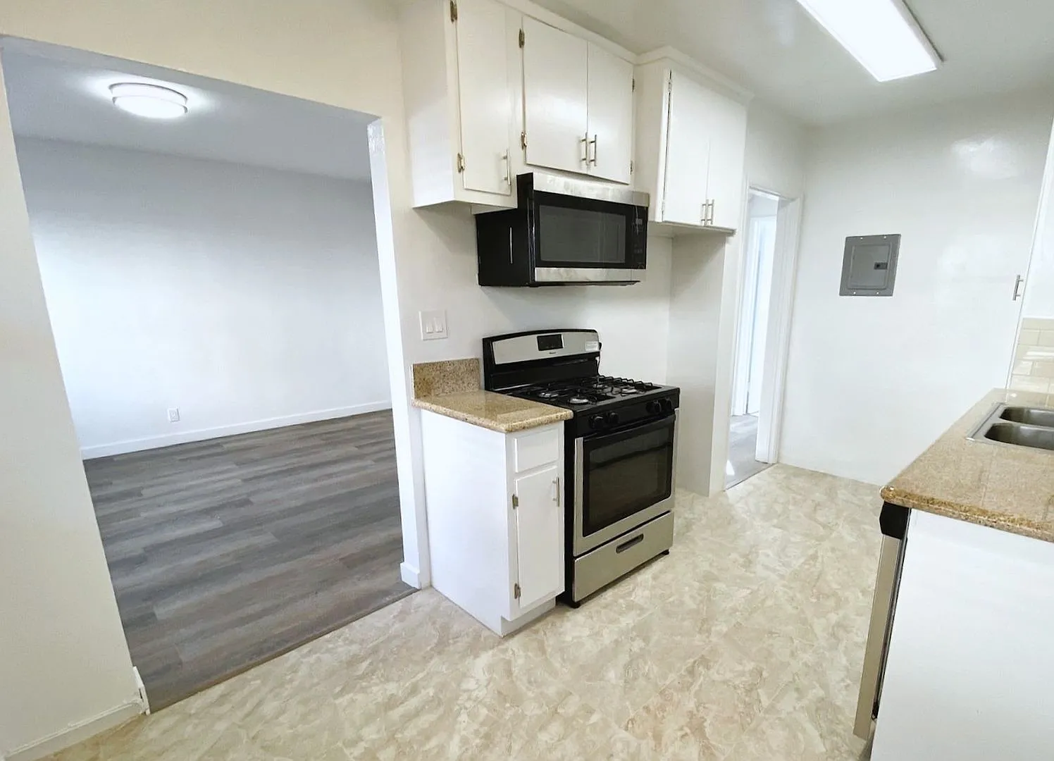 9128 National Blvd — Photo 1