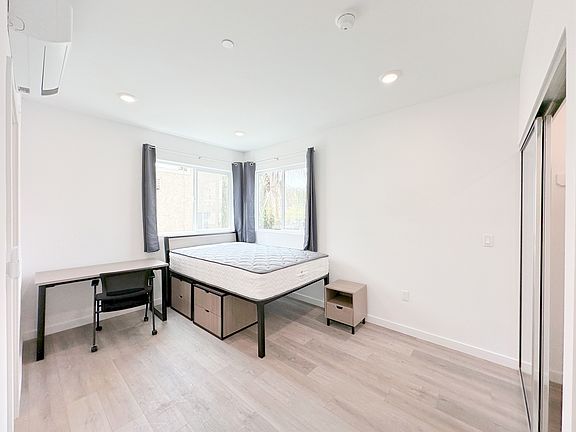 5th image of 3126 W 11th St
