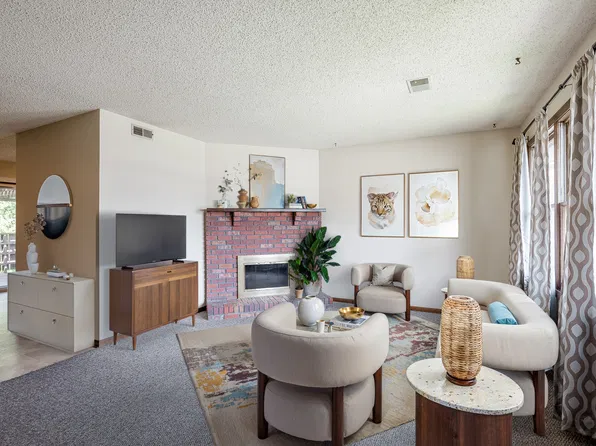 5527 S 42nd Street Ct, Lincoln, NE 68516