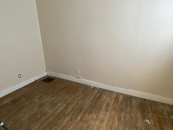 5th image of 606 Cottage St