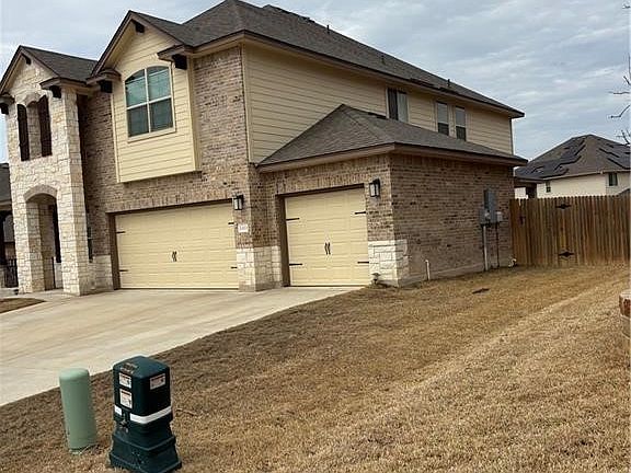 2nd image of 1311 Roma St