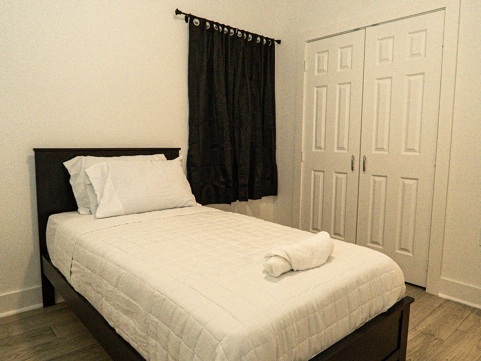 3 bed, 2.5 bath, 2524 sqft, $1,048 — Photo 1