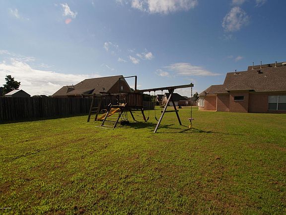 5th image of 3708 E Pointe Dr