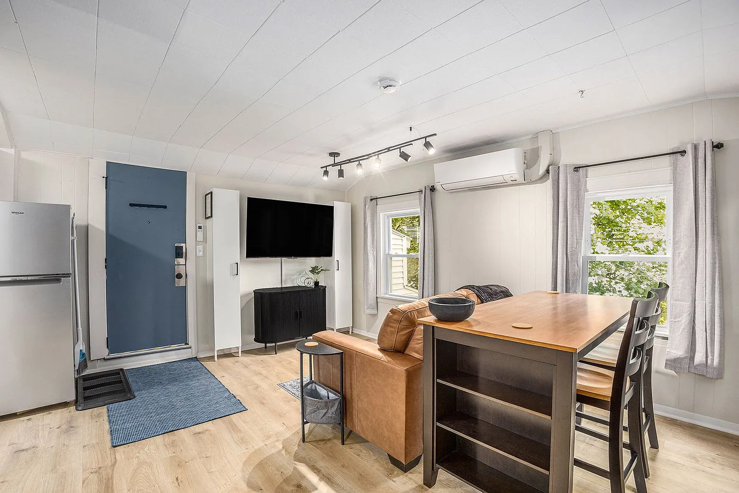 1 bed, 1.0 bath, 398 sqft, $2,288 — Photo 3